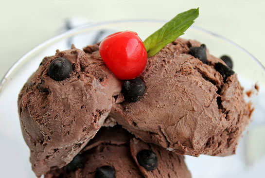 Çikolatalı Dondurma Nasıl Yapılır